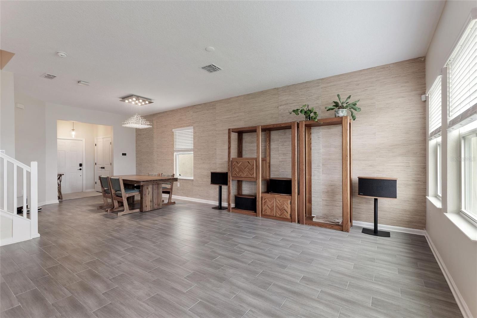 Image 7 of 66 For 8995 Fluffy Lie Court