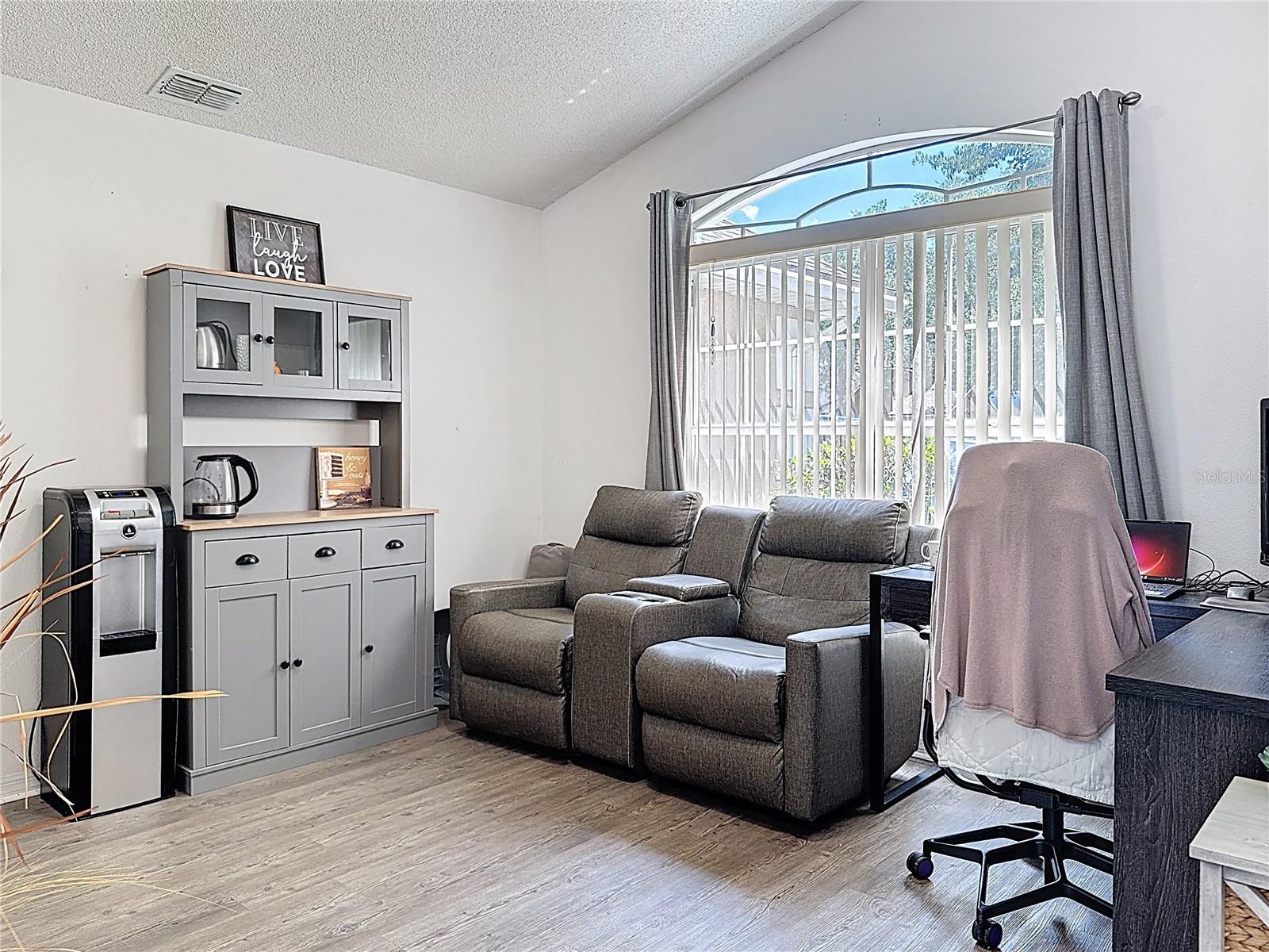 Image 10 of 21 For 566 Montana Avenue