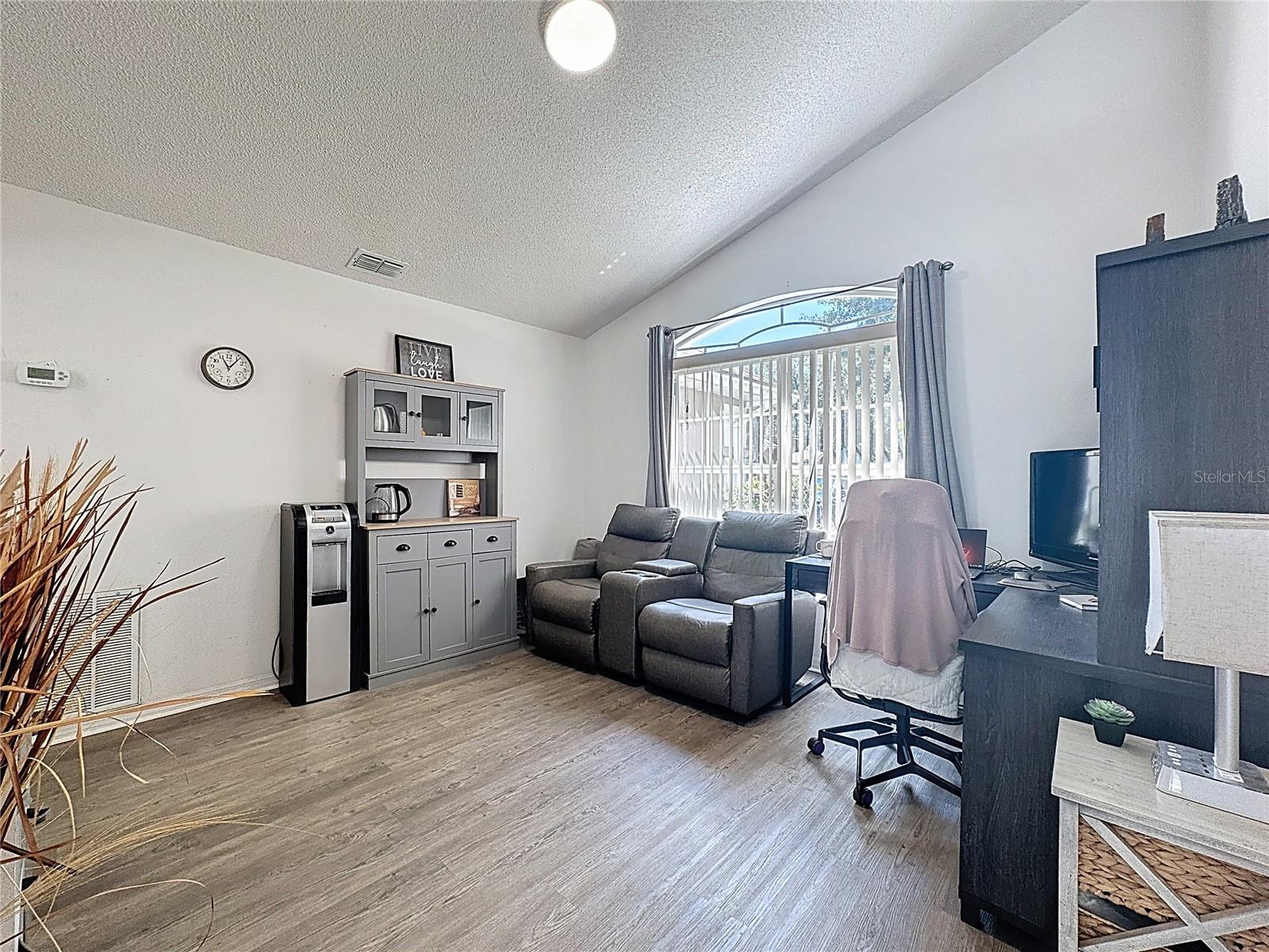 Image 11 of 21 For 566 Montana Avenue