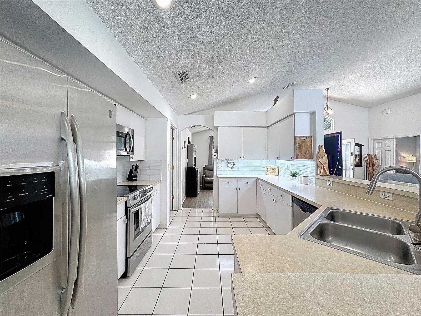 Image 4 of 21 For 566 Montana Avenue