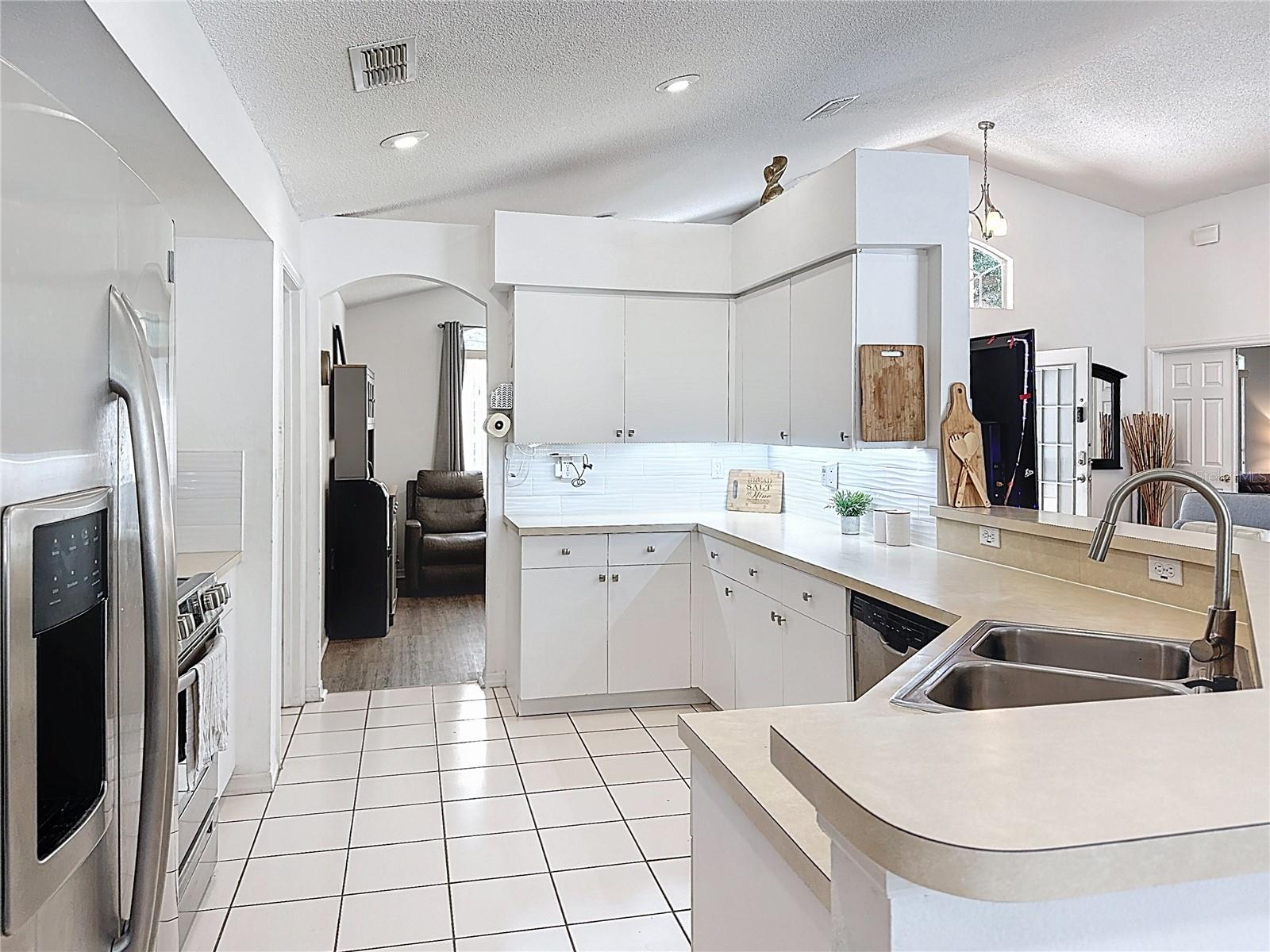 Image 6 of 21 For 566 Montana Avenue