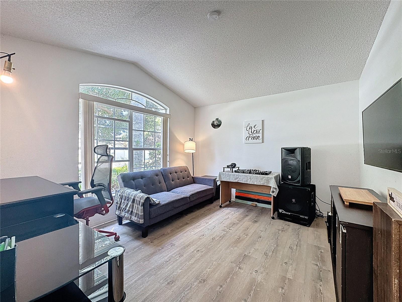 Image 8 of 21 For 566 Montana Avenue