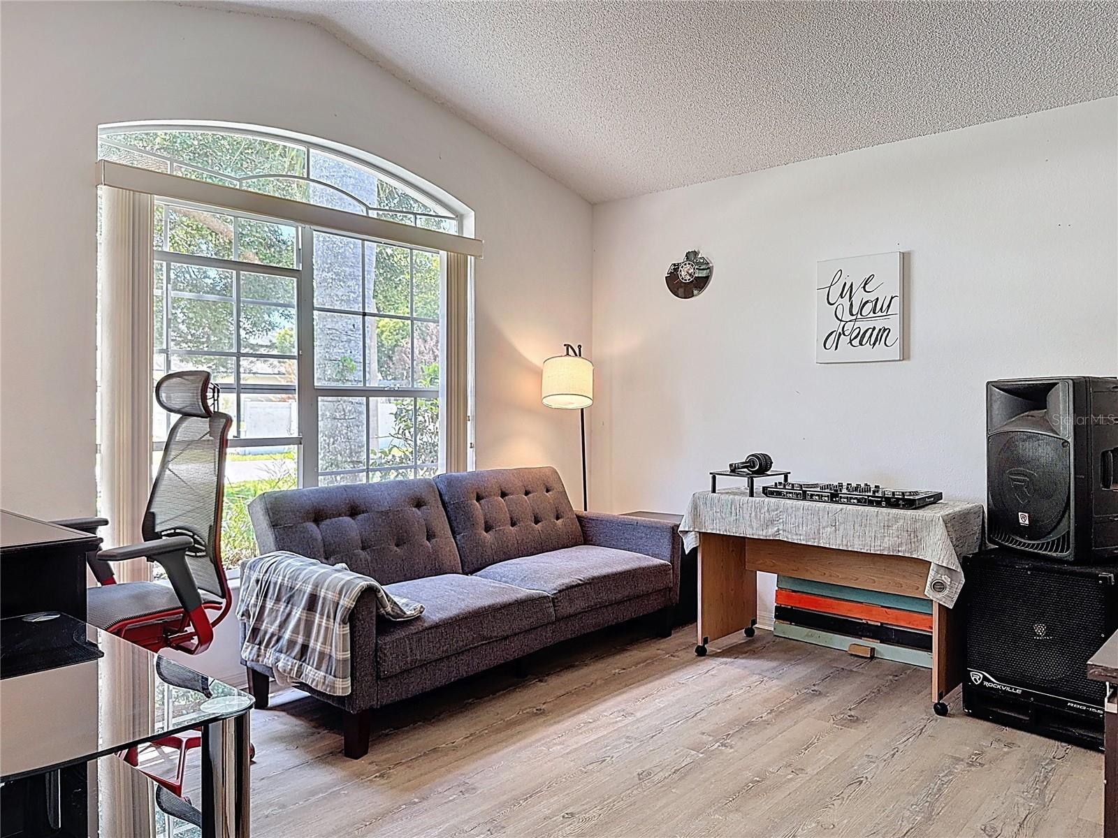 Image 9 of 21 For 566 Montana Avenue