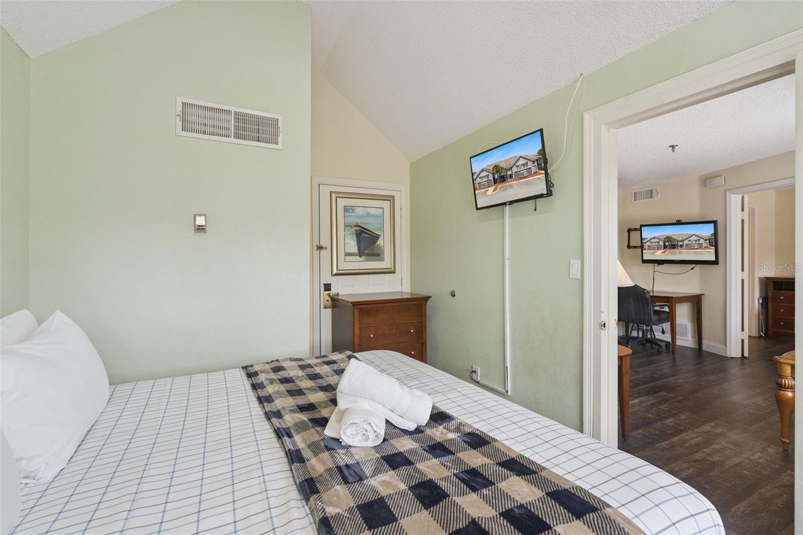 Image 12 of 28 For 3100 Parkway Boulevard 123