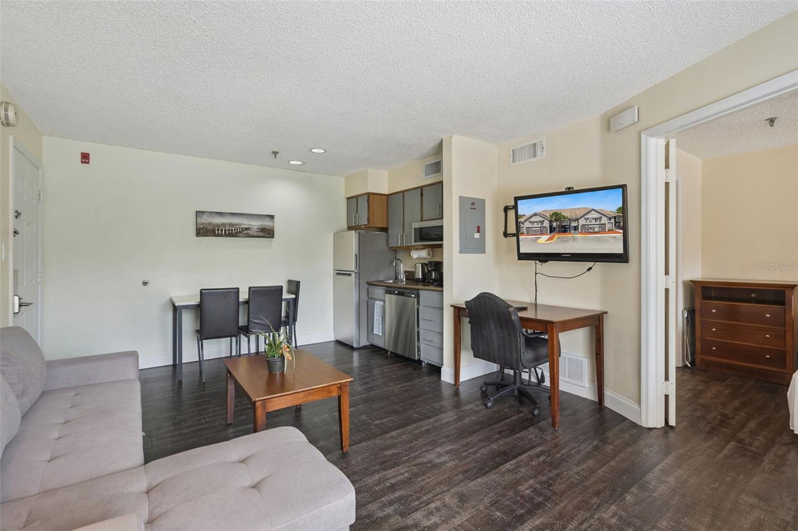 Image 7 of 28 For 3100 Parkway Boulevard 123