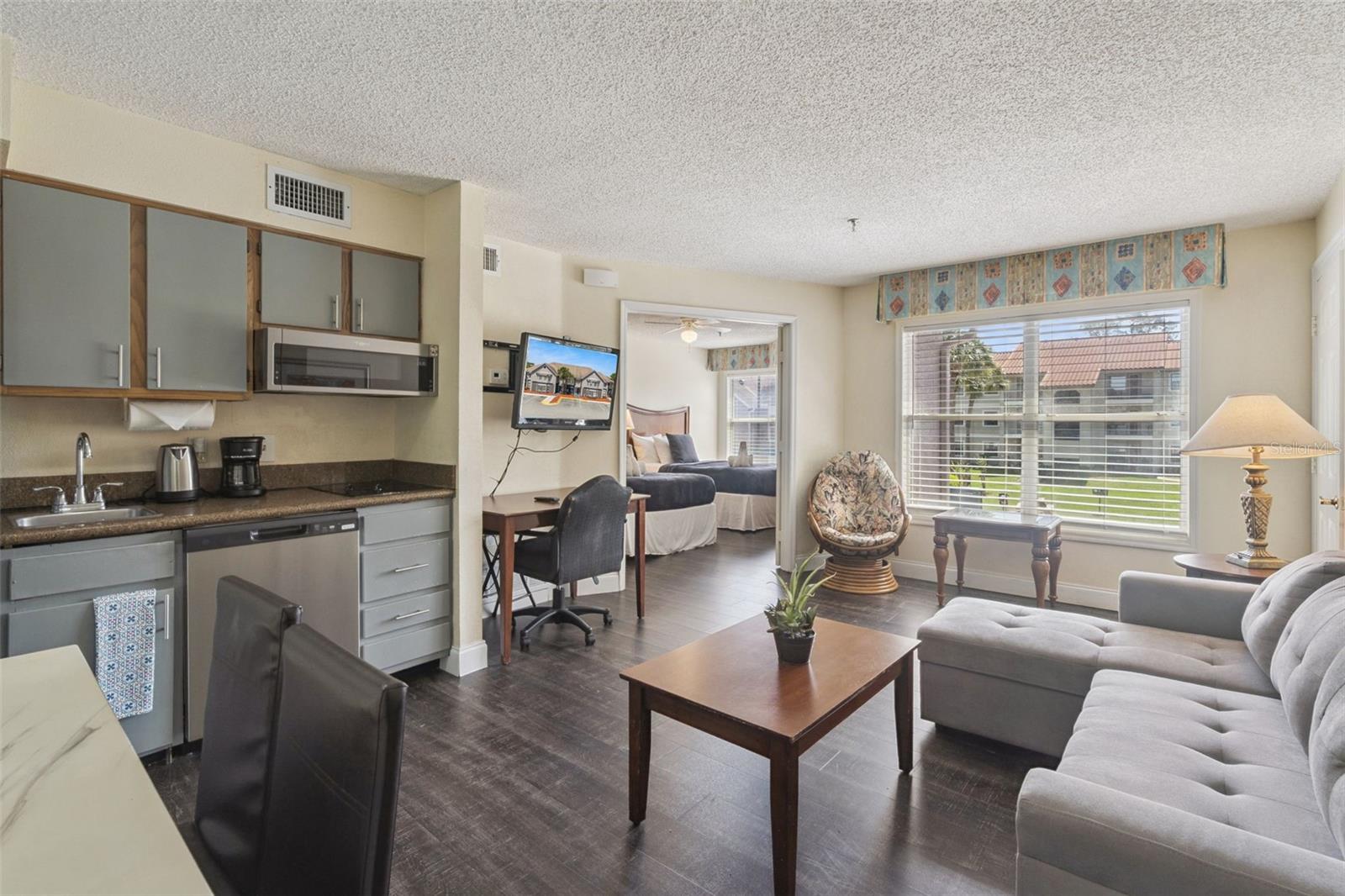 Image 8 of 28 For 3100 Parkway Boulevard 123