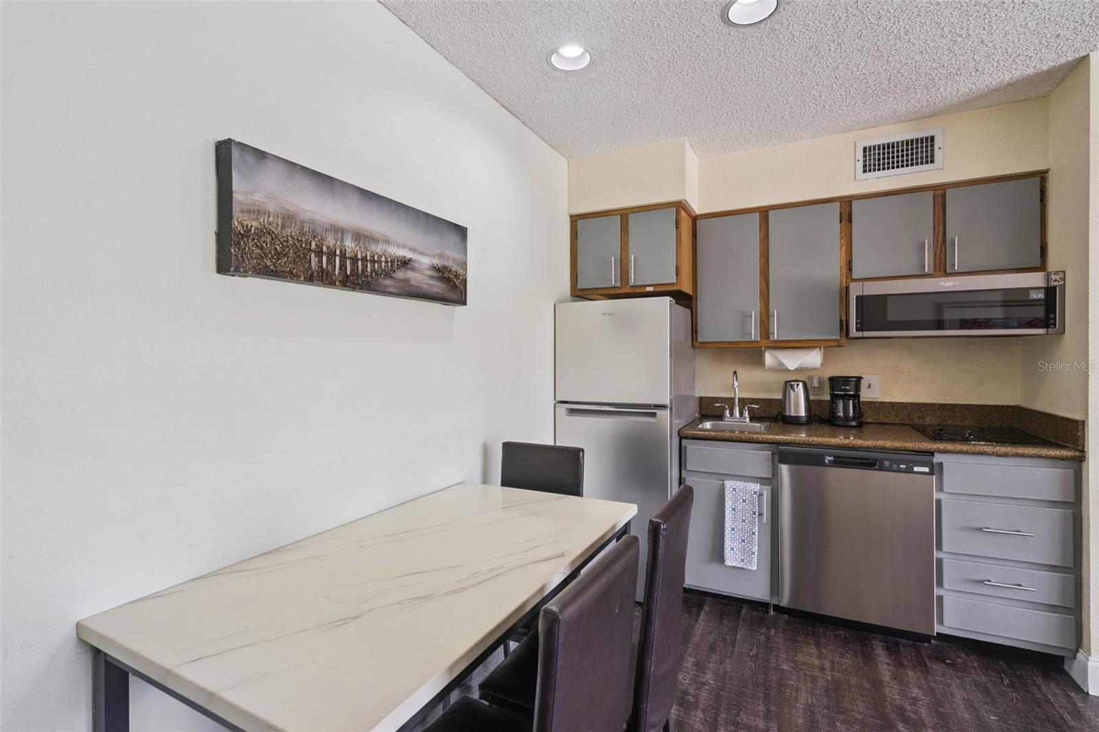 Image 9 of 28 For 3100 Parkway Boulevard 123