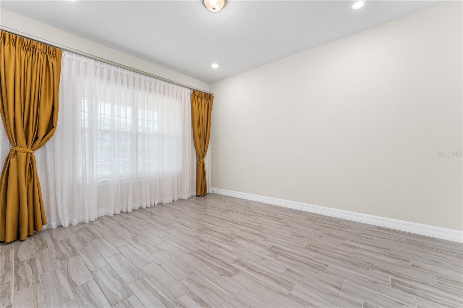 Image 16 of 56 For 9242 Hanging Vine Court