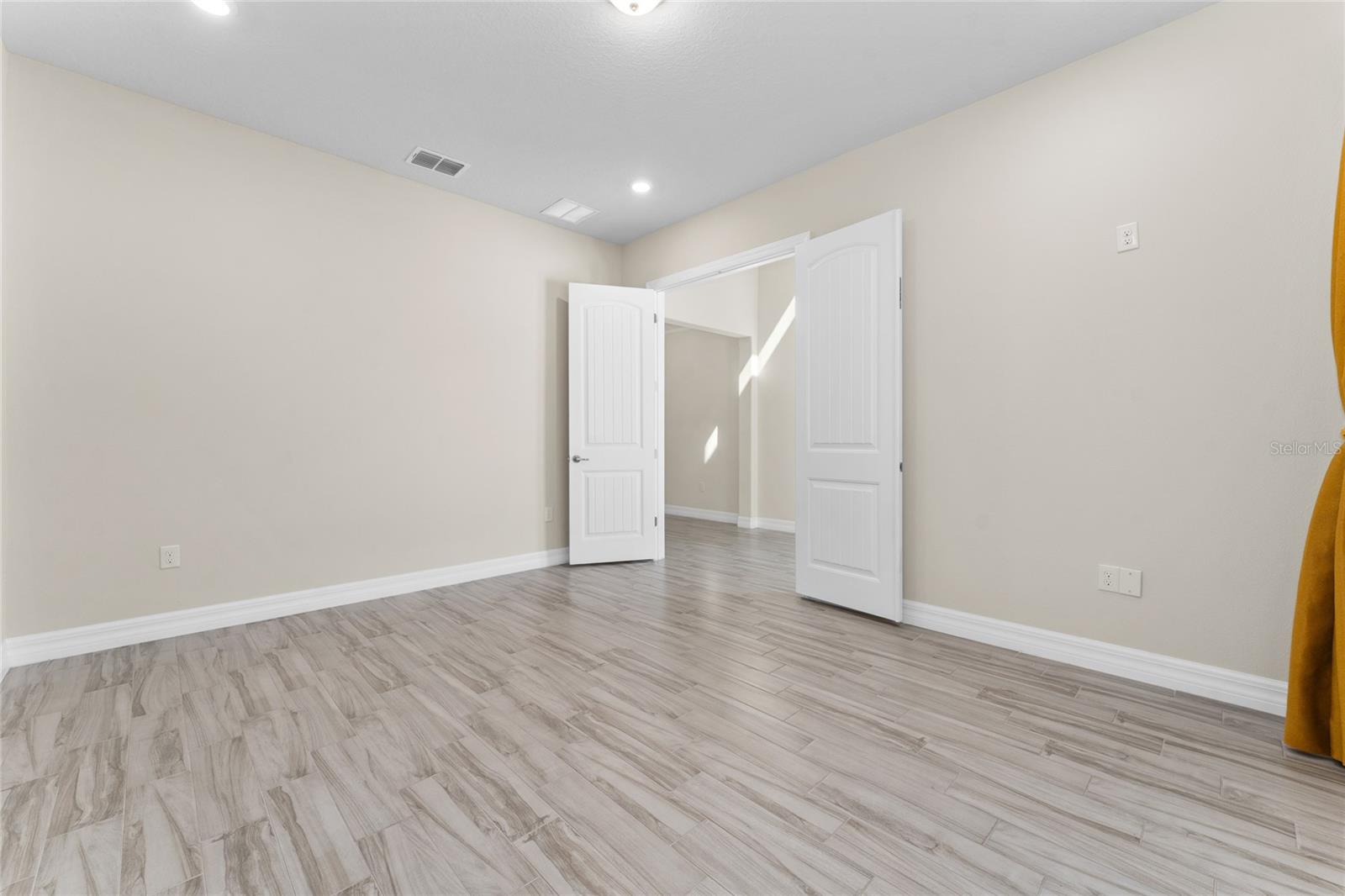 Image 17 of 56 For 9242 Hanging Vine Court