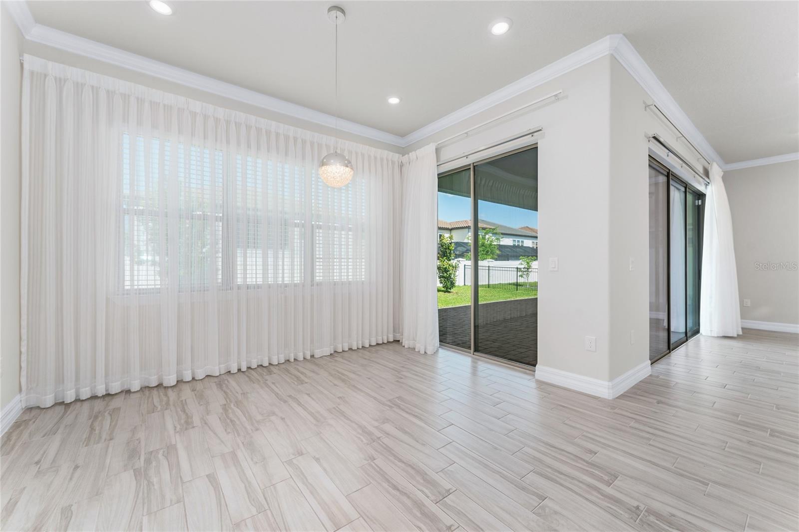 Image 20 of 56 For 9242 Hanging Vine Court