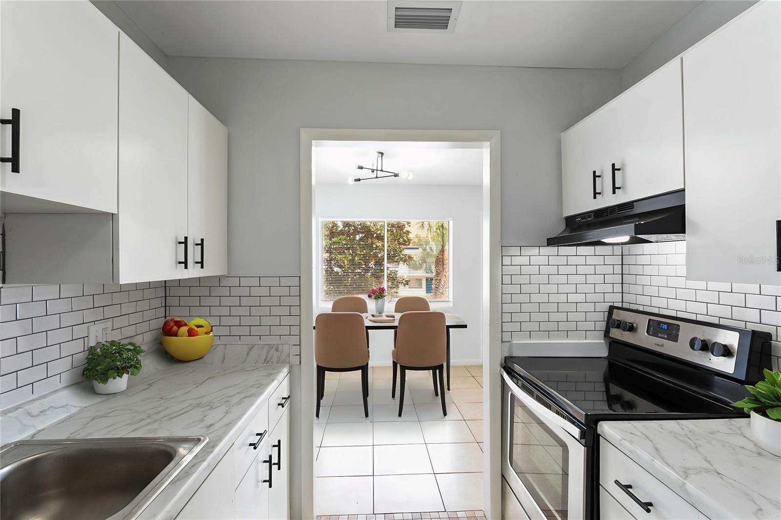 Image 4 of 14 For 2000 15th Court Nw 23