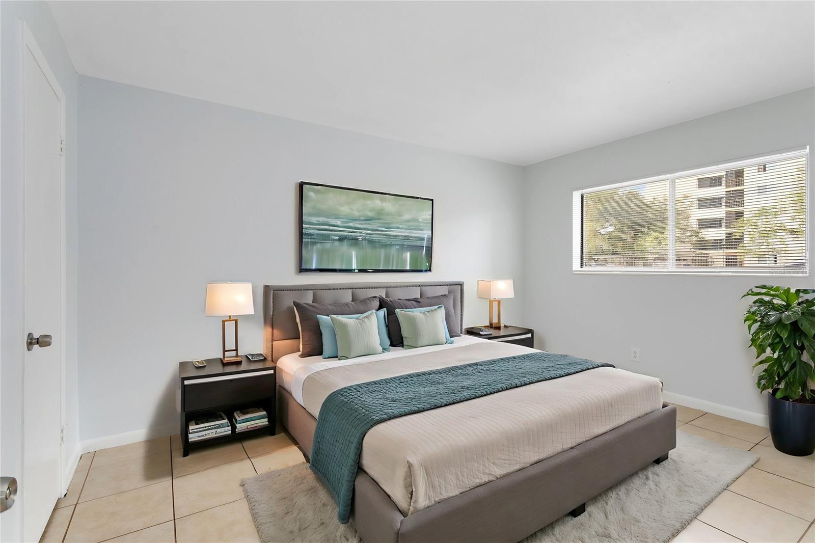 Image 6 of 14 For 2000 15th Court Nw 23