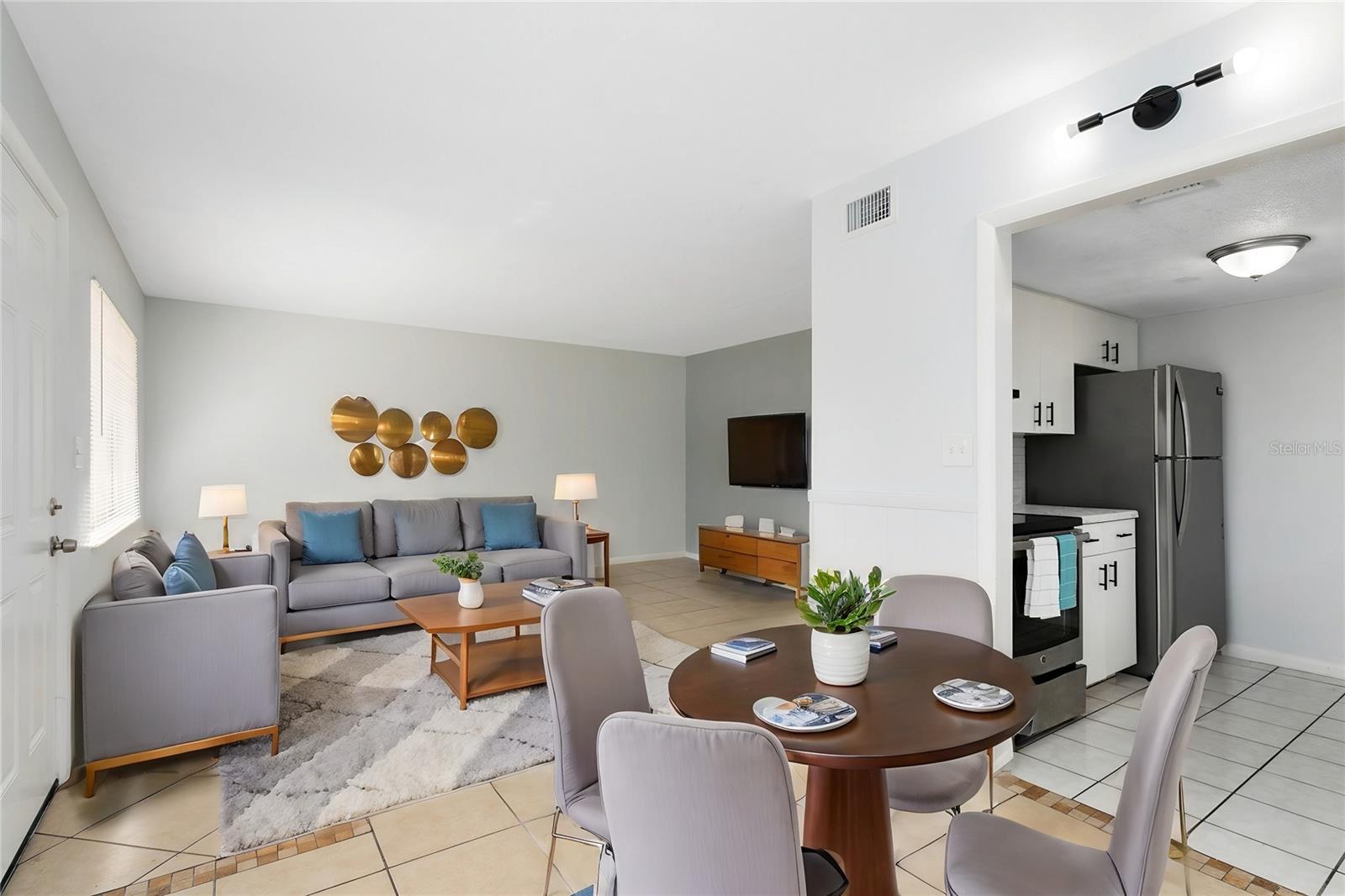 Image 7 of 14 For 2000 15th Court Nw 23