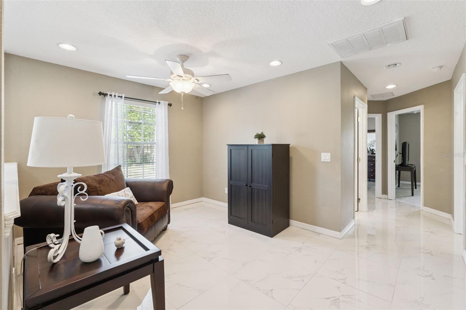 Image 9 of 20 For 7506 Cranes Creek Court 30