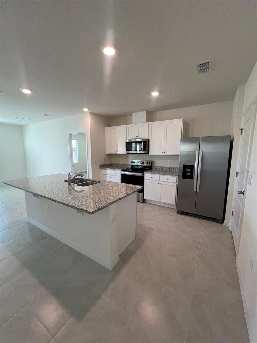 Image 10 of 25 For 631 Park Place Boulevard