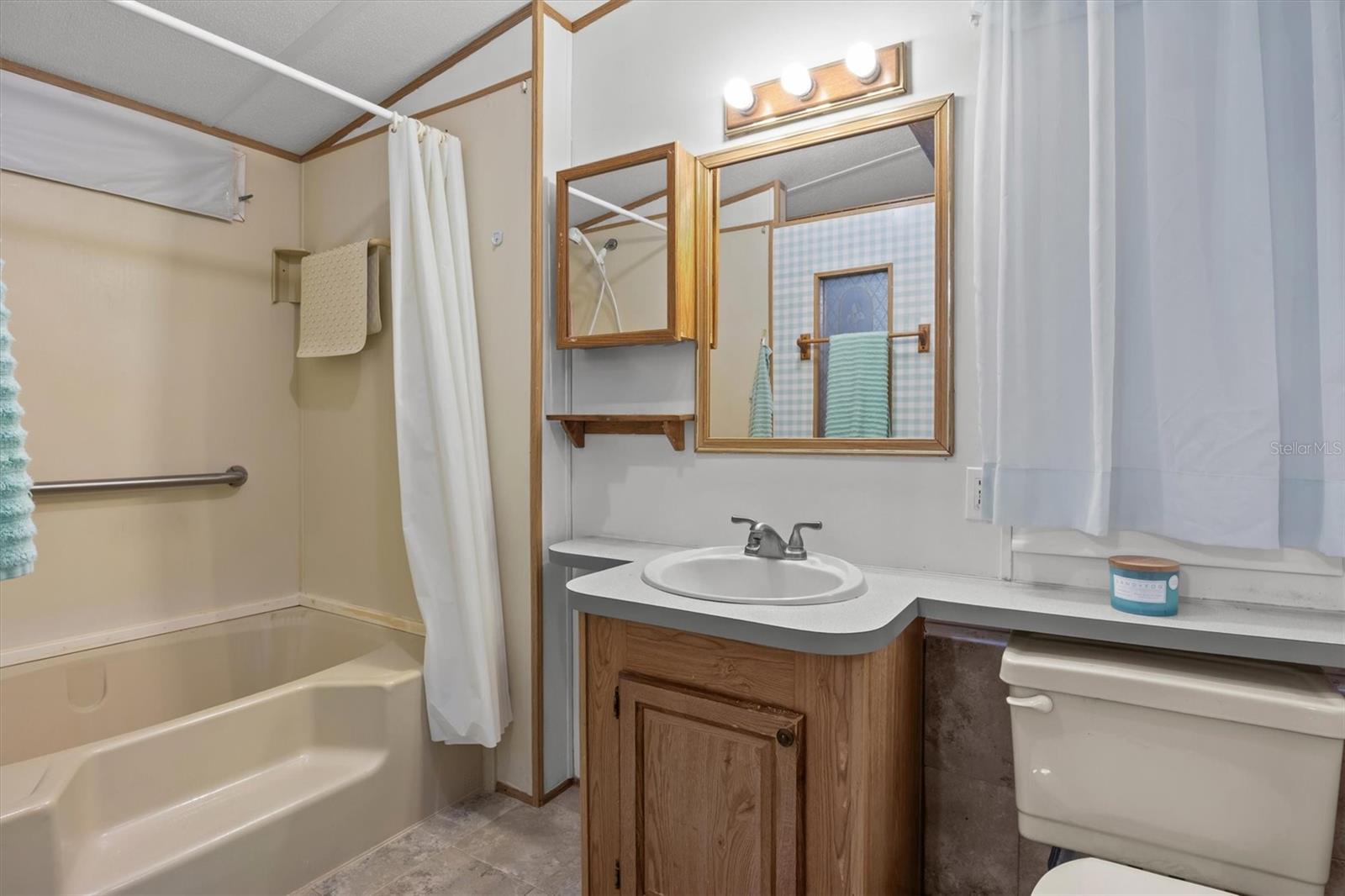 Image 17 of 35 For 132 Orangewood Drive 68