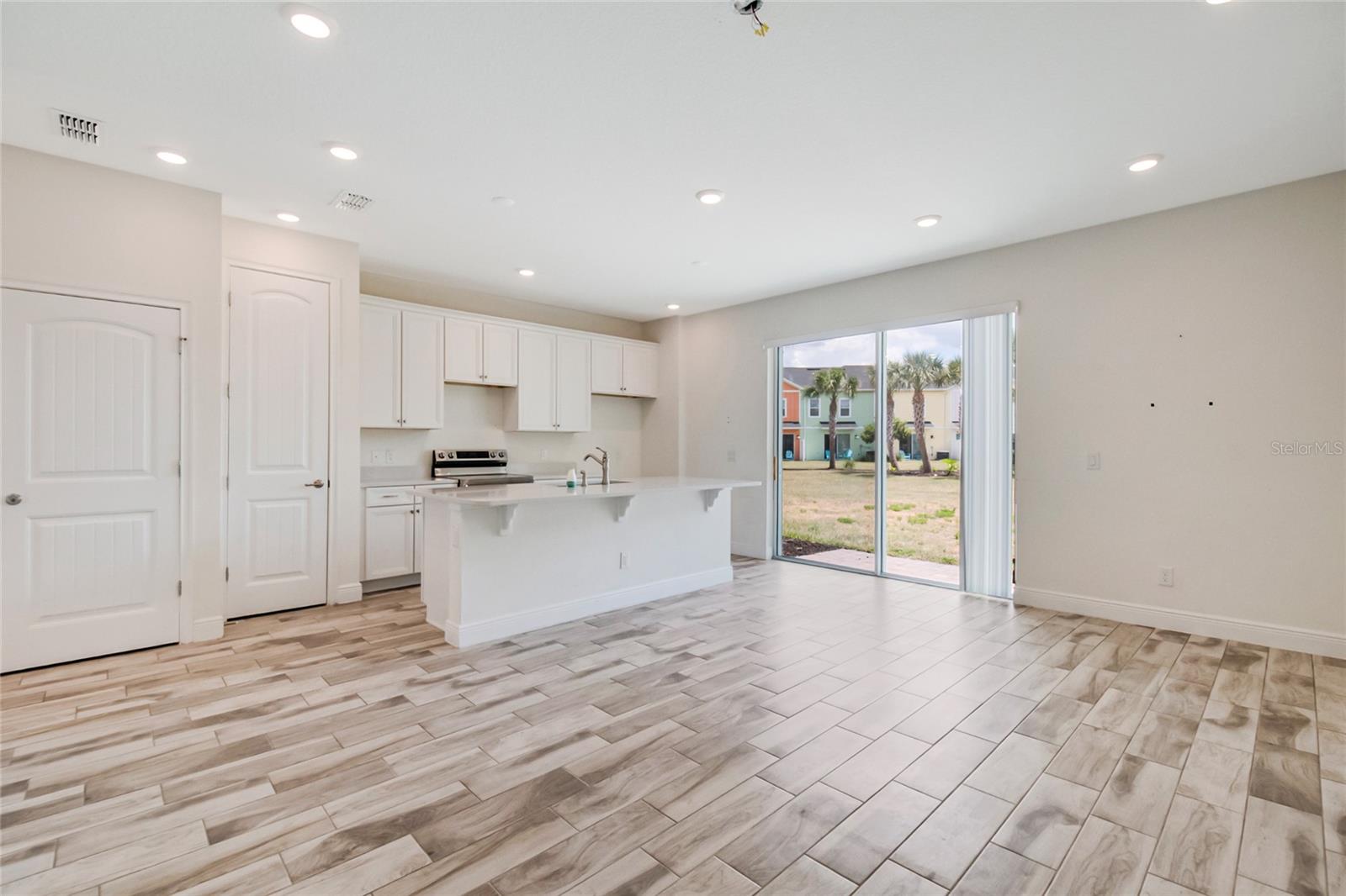 Image 17 of 46 For 2915 Castaway Lane