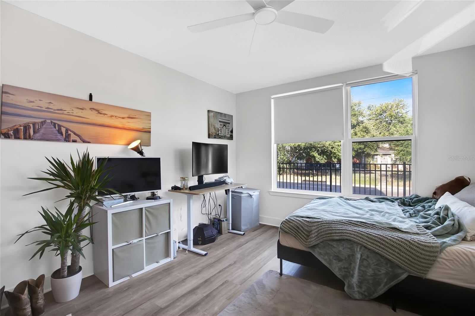 Image 17 of 35 For 2506 Cleveland Street 9