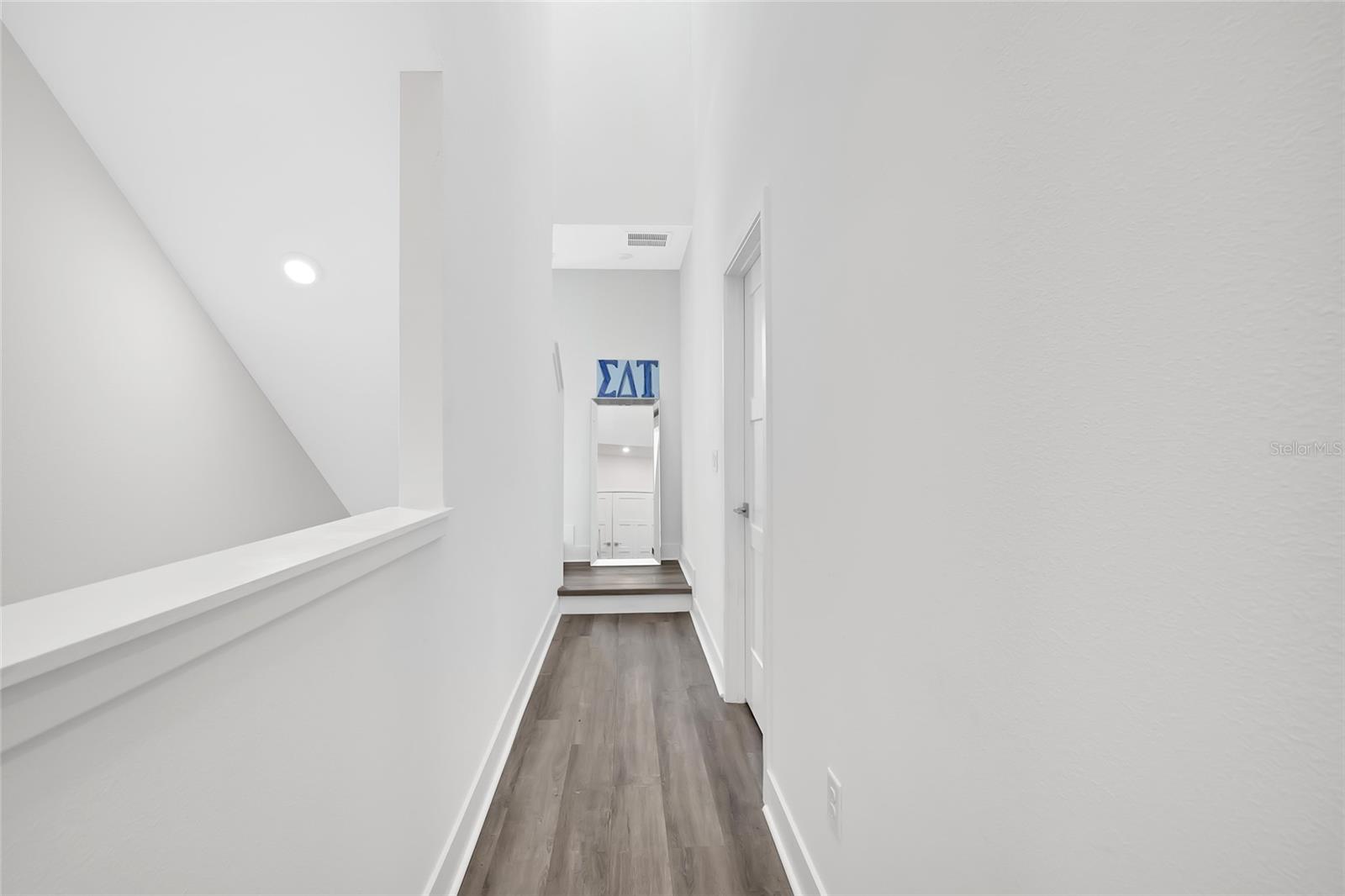 Image 20 of 35 For 2506 Cleveland Street 9