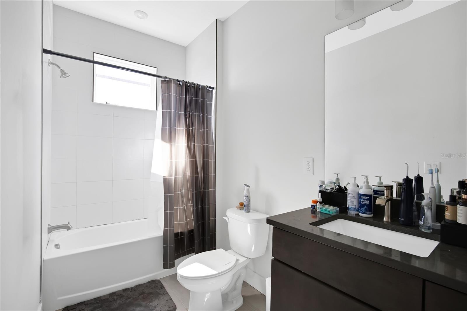 Image 21 of 35 For 2506 Cleveland Street 9