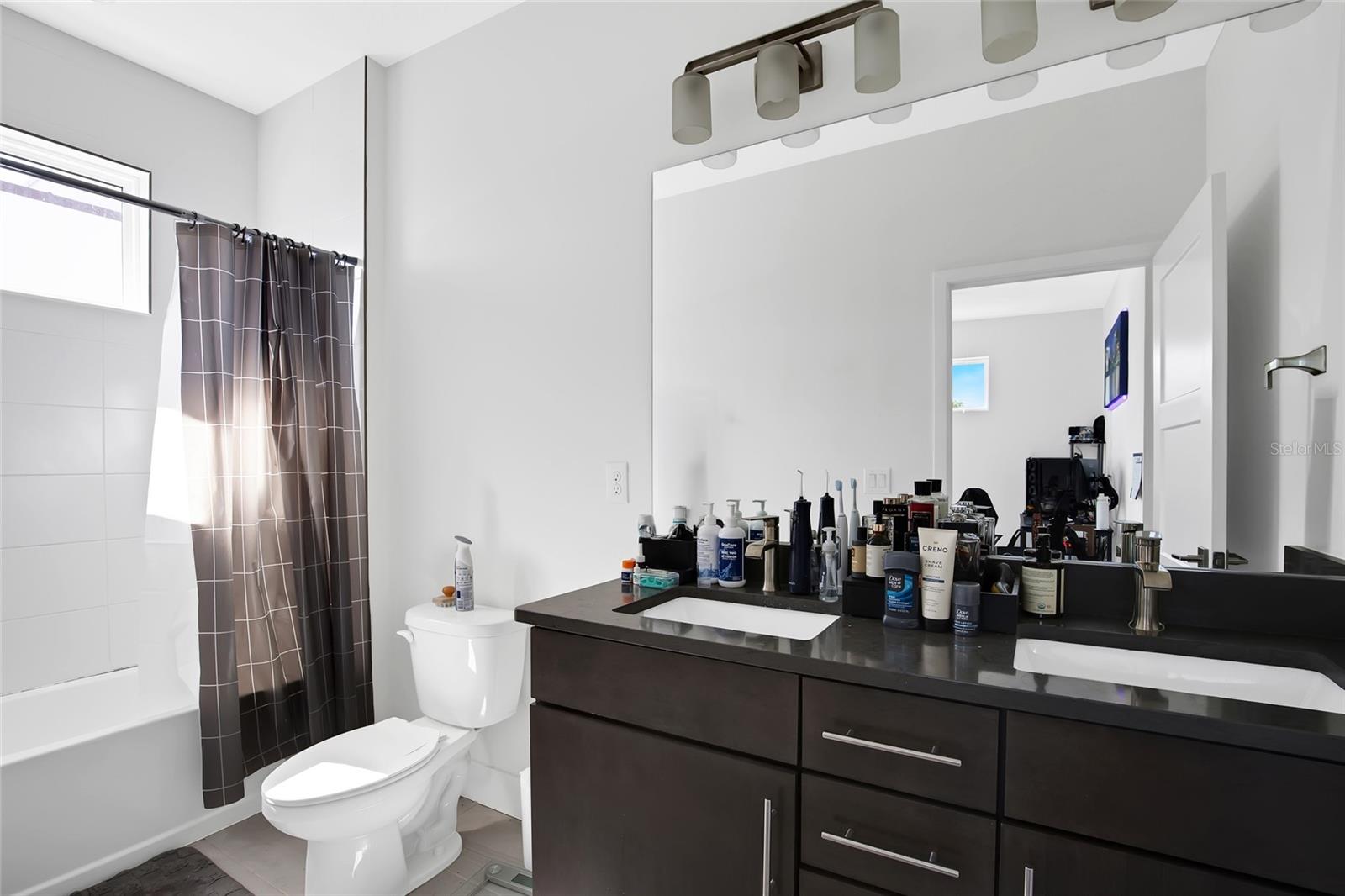 Image 23 of 35 For 2506 Cleveland Street 9