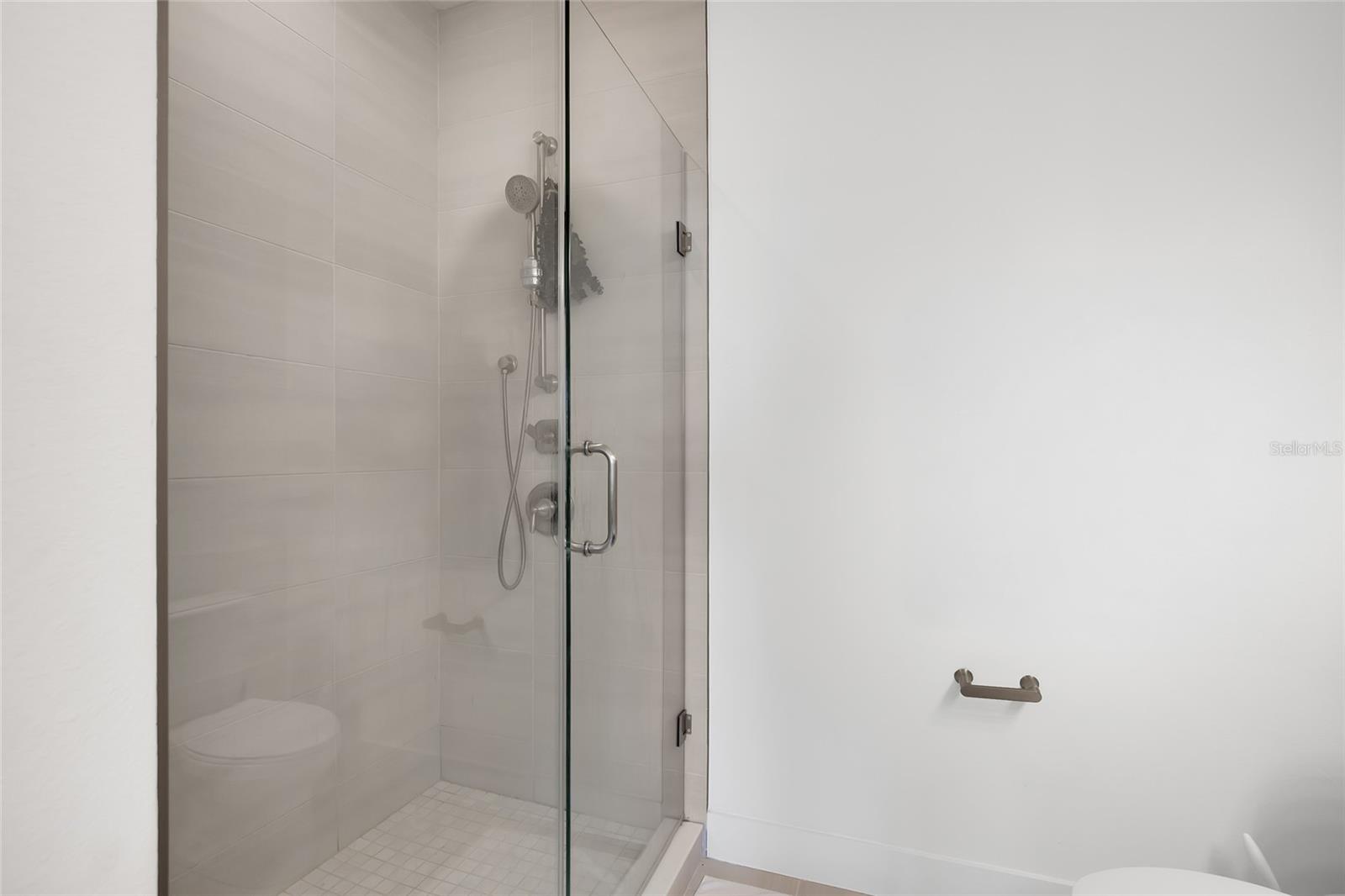 Image 26 of 35 For 2506 Cleveland Street 9