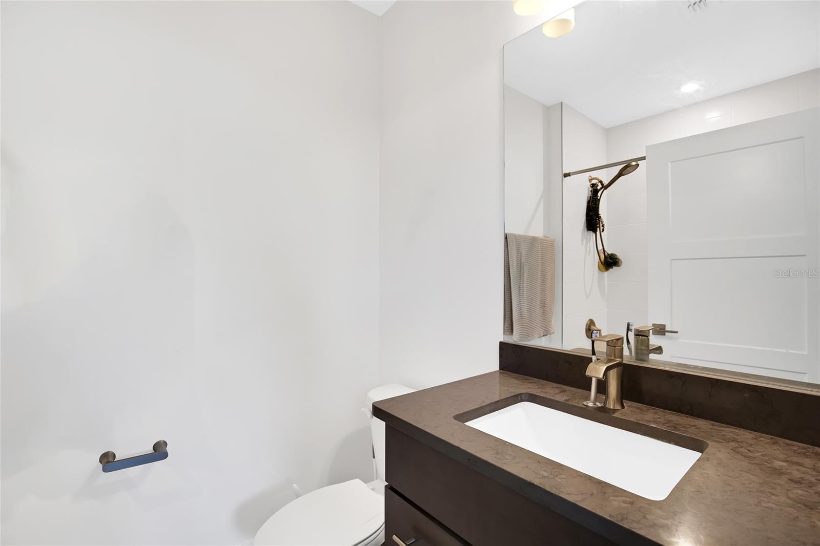 Image 27 of 35 For 2506 Cleveland Street 9