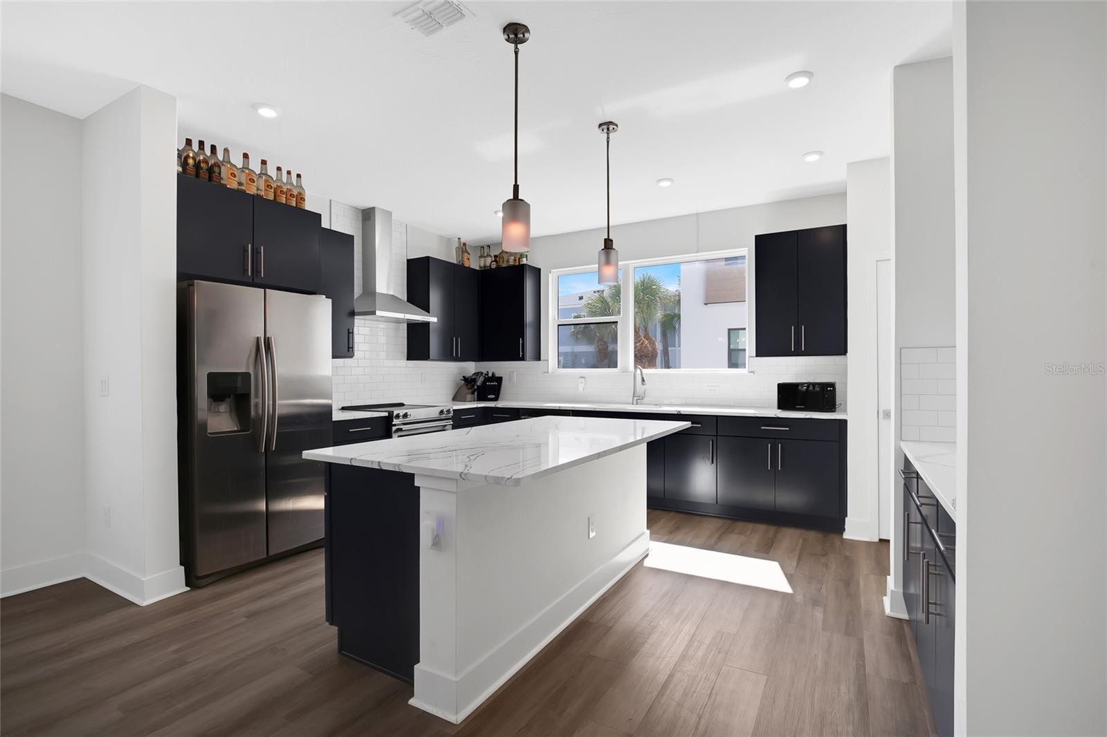 Image 3 of 35 For 2506 Cleveland Street 9