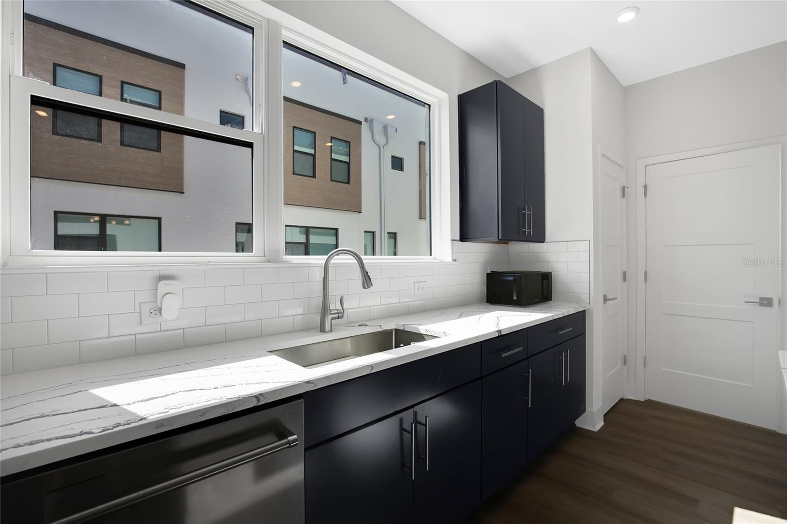 Image 6 of 35 For 2506 Cleveland Street 9