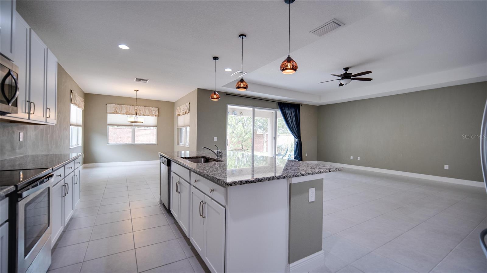 Image 4 of 24 For 16760 Meadows Street