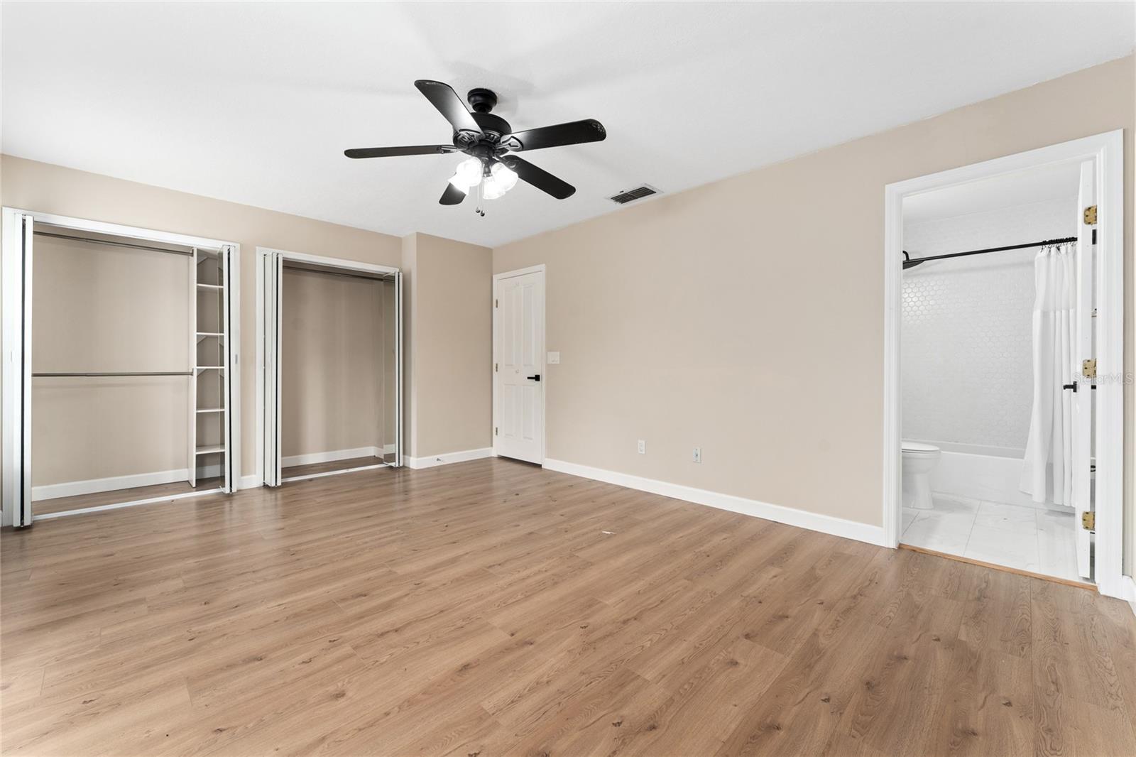 Image 18 of 26 For 4467 Brook Hollow Circle