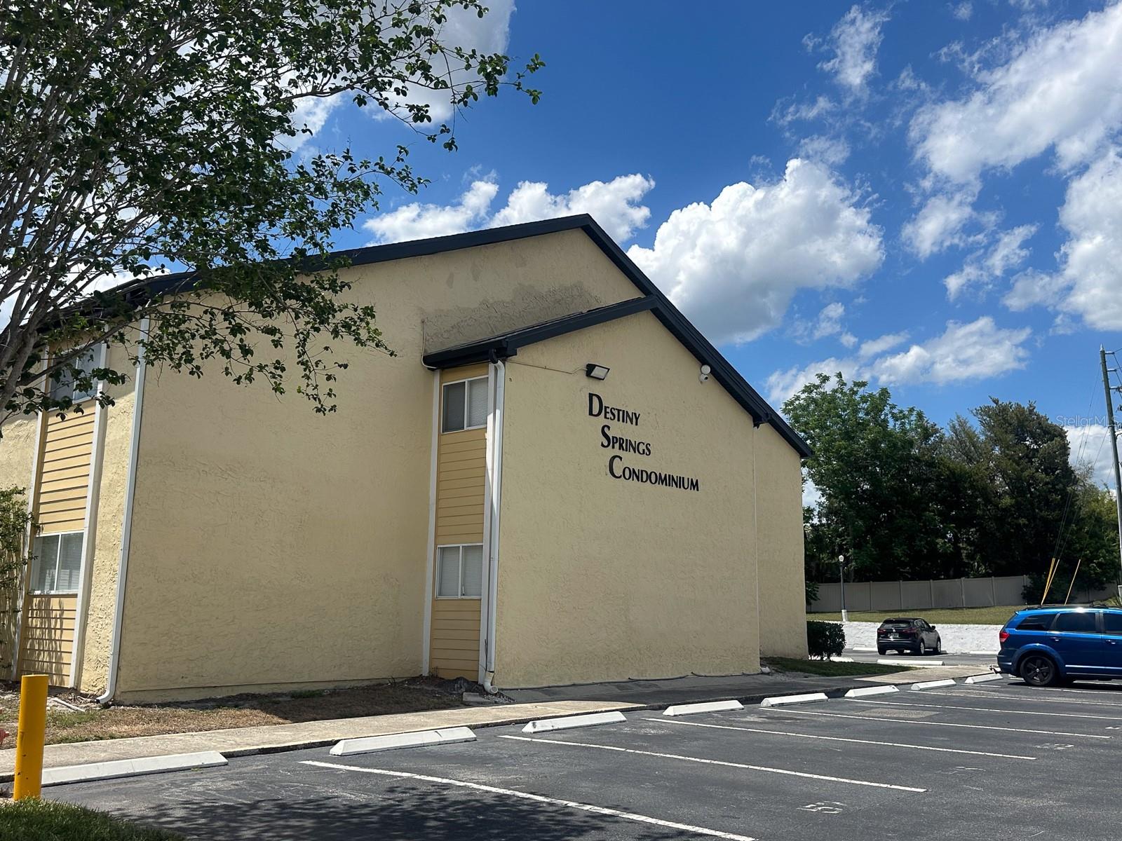 Listing photo id 9 for 924 Lake Destiny Road D