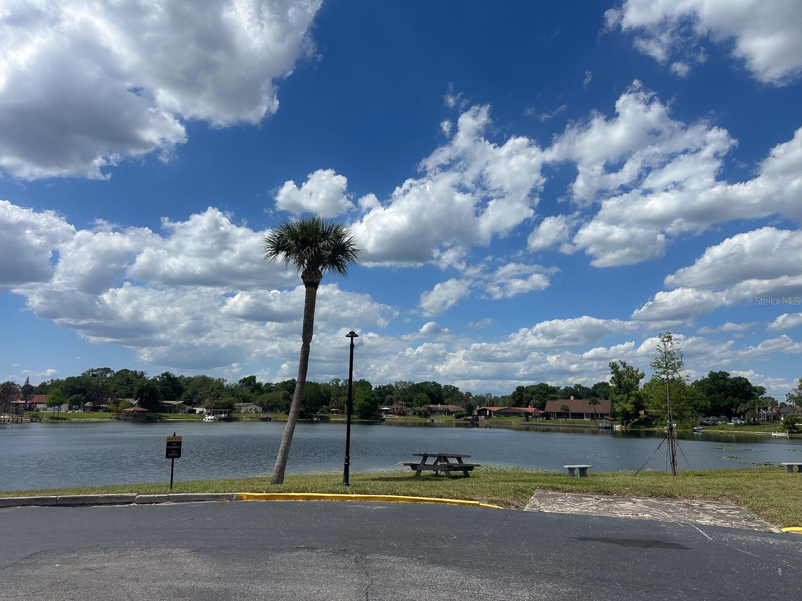 Listing photo id 7 for 924 Lake Destiny Road D