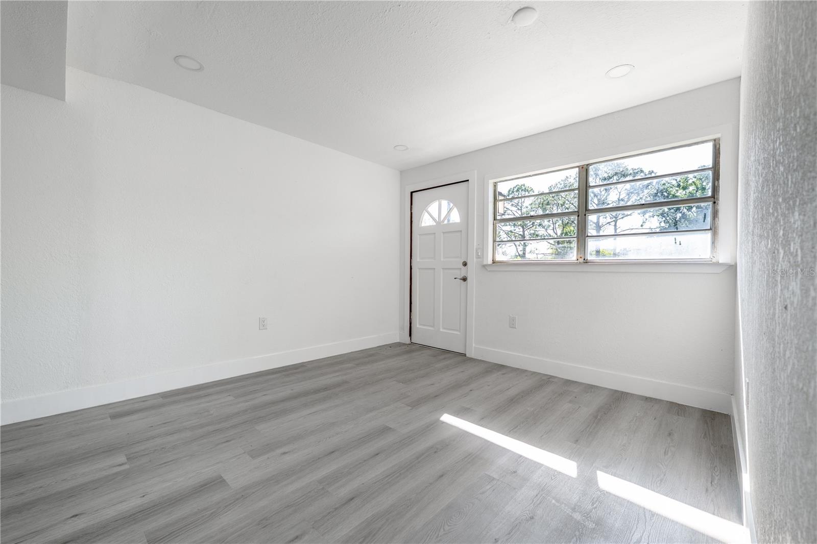 Image 8 of 35 For 309 Hope Circle