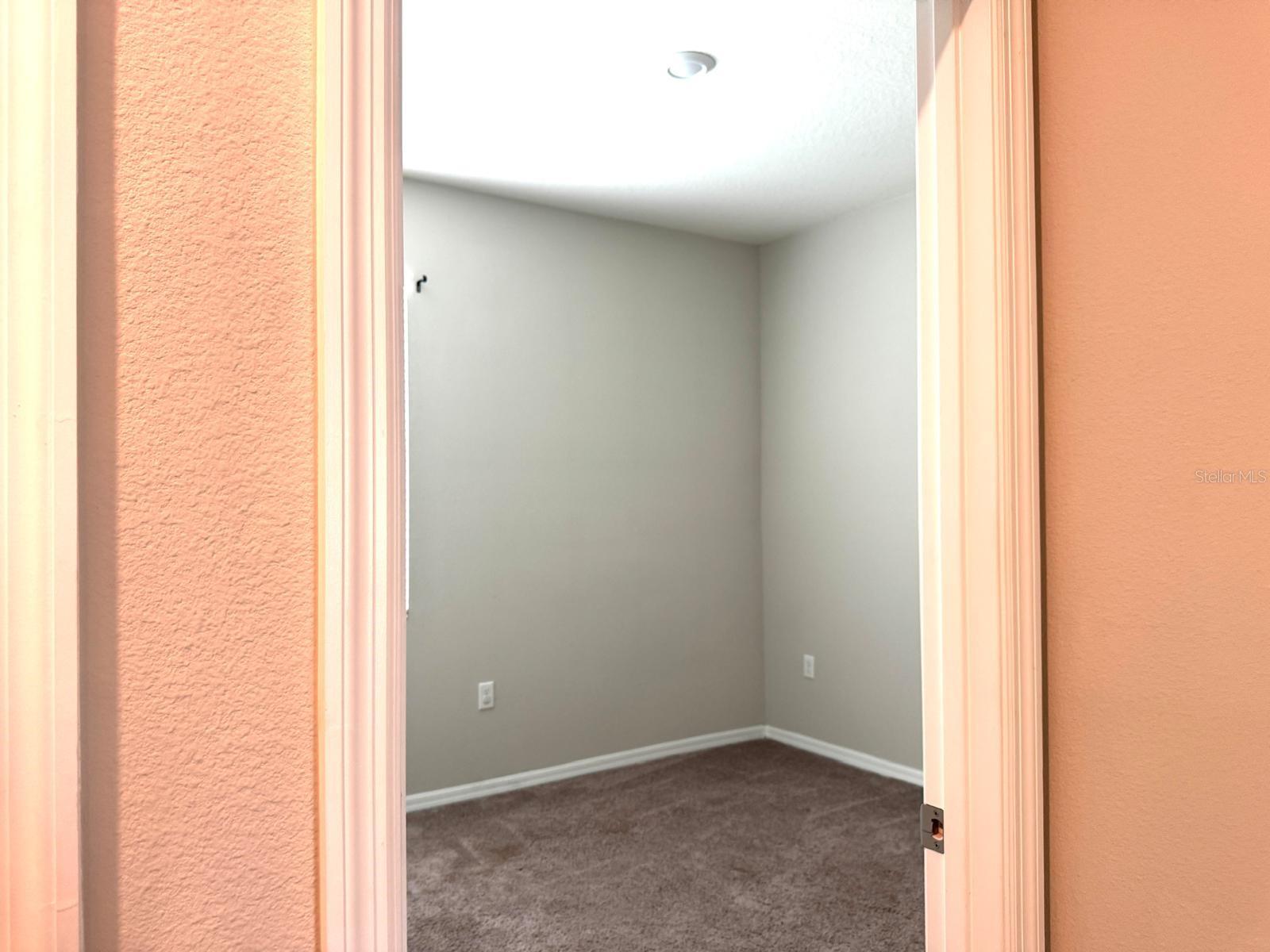 Image 15 of 22 For 863 Hudson Valley Drive