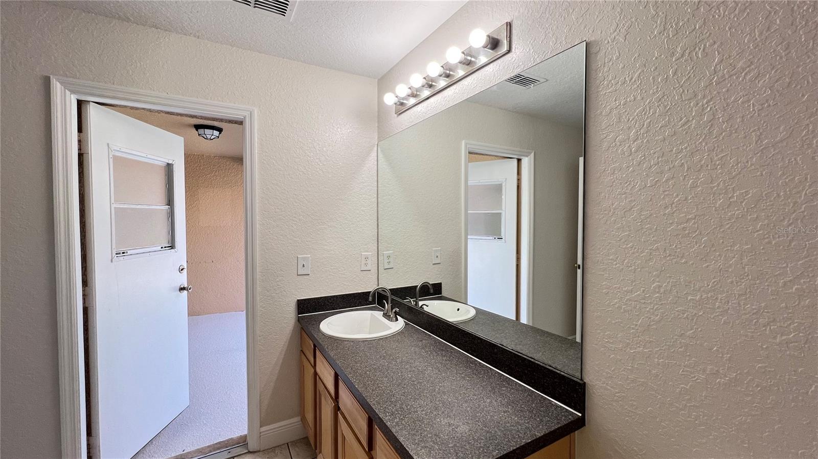 Image 27 of 37 For 1441 Silver Cove Drive