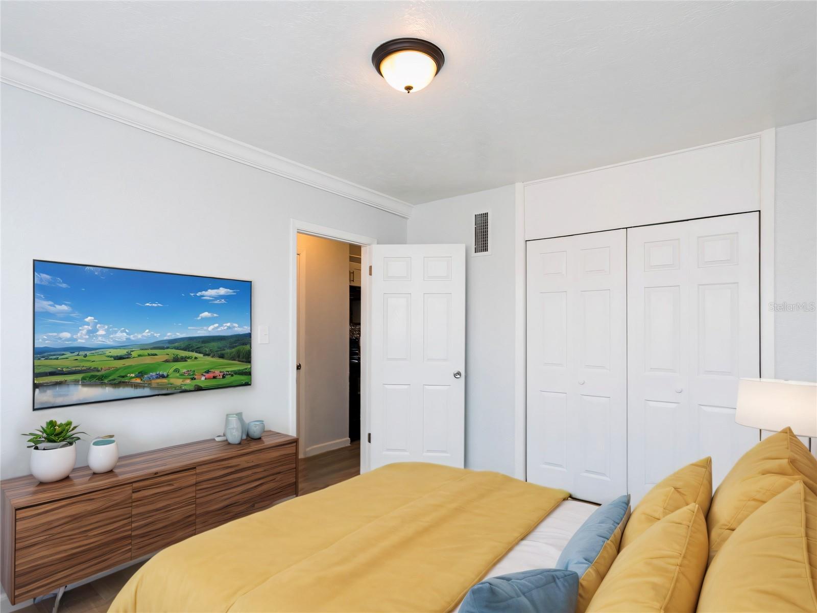 Image 9 of 18 For 955 6th Street Se 11