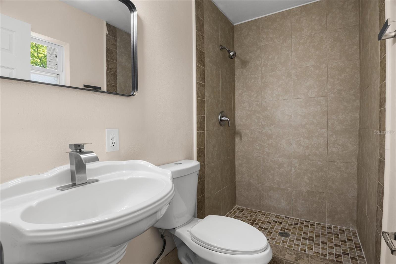 Image 16 of 32 For 731 30th Street Nw