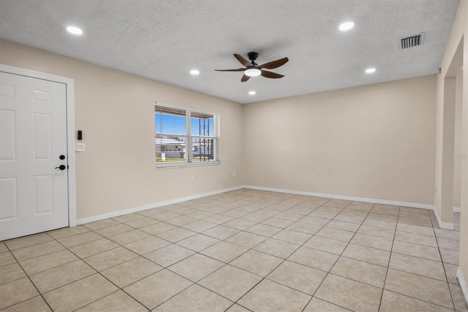 Image 4 of 32 For 731 30th Street Nw