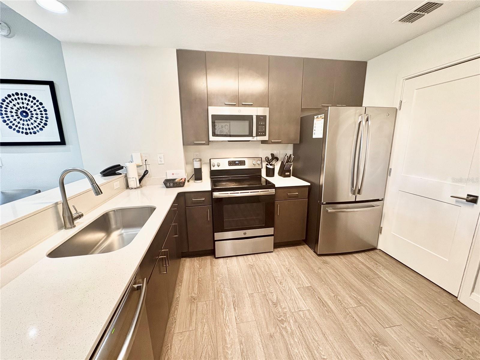 Image 5 of 17 For 14501 Grove Resort Avenue 3524