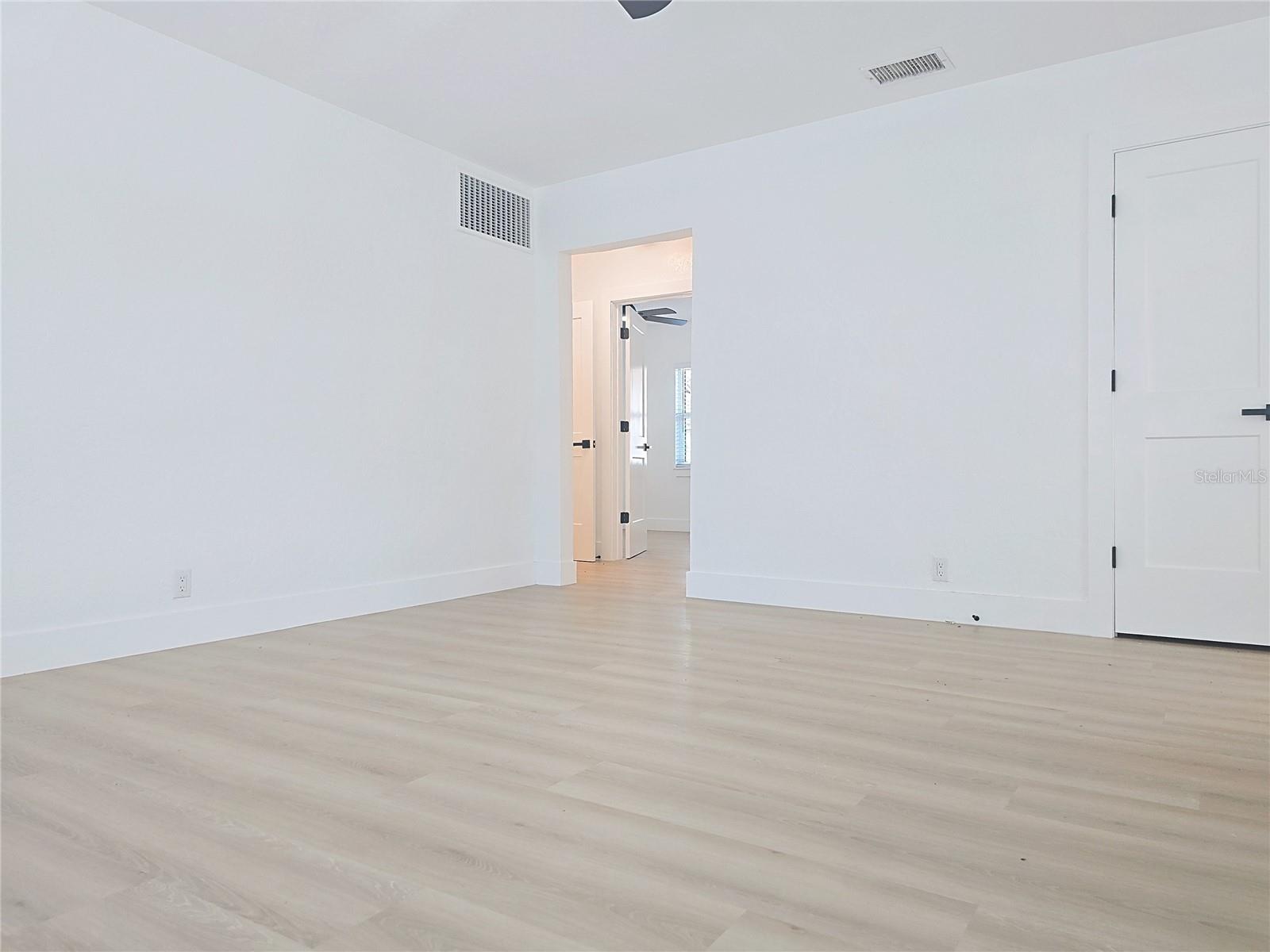 Image 15 of 38 For 1035 15th Avenue S