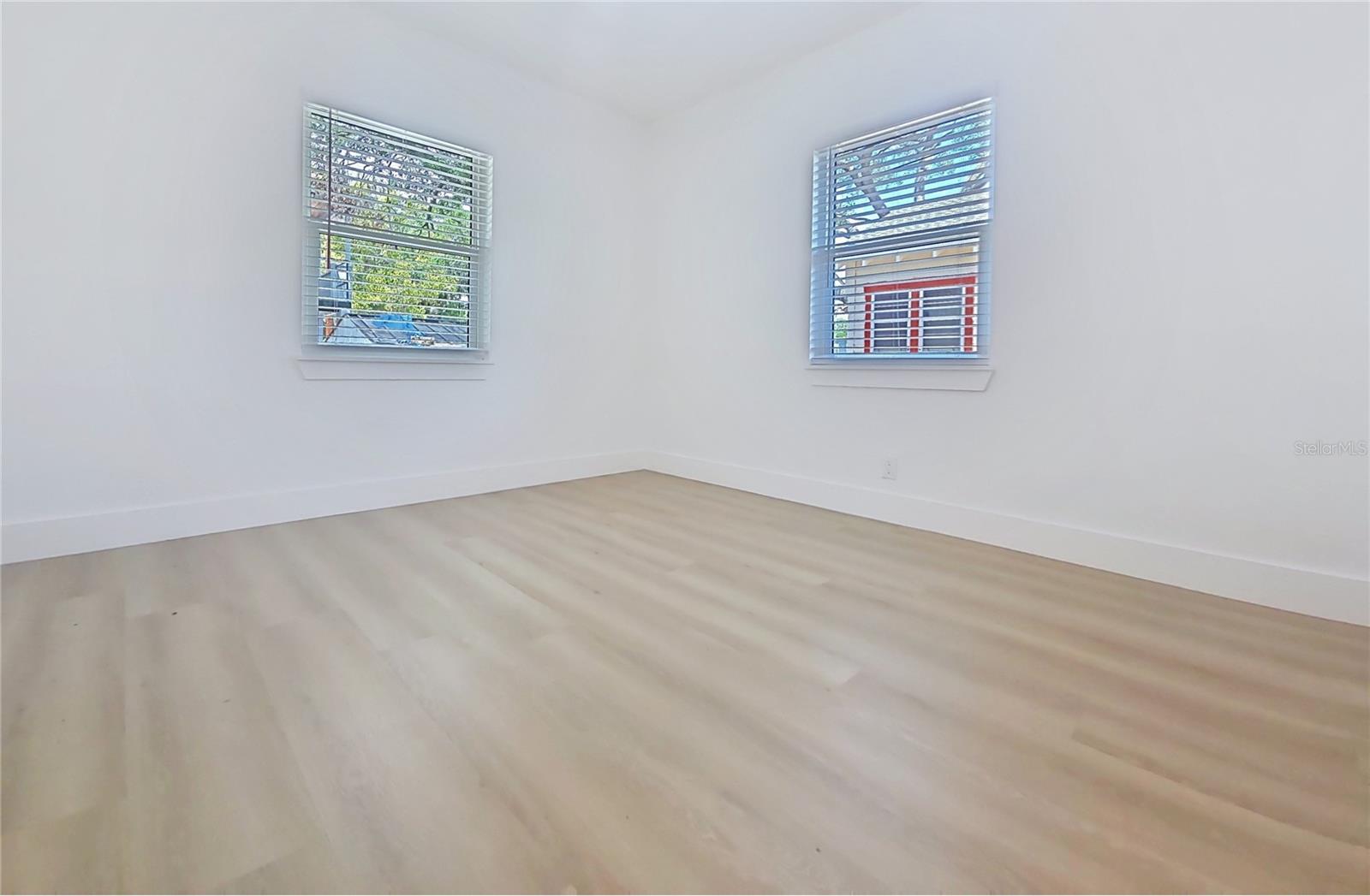 Image 17 of 38 For 1035 15th Avenue S