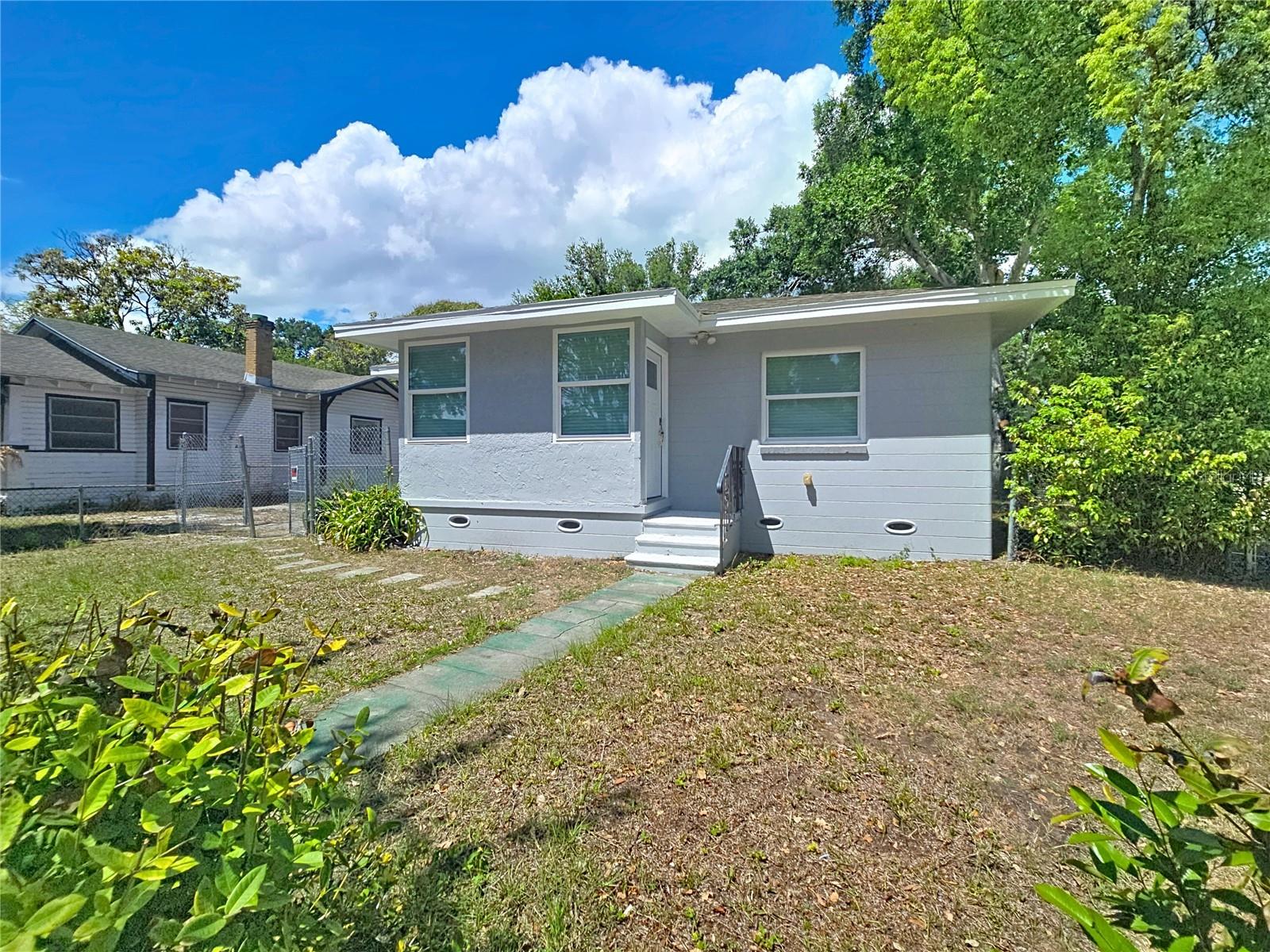 Image 3 of 38 For 1035 15th Avenue S