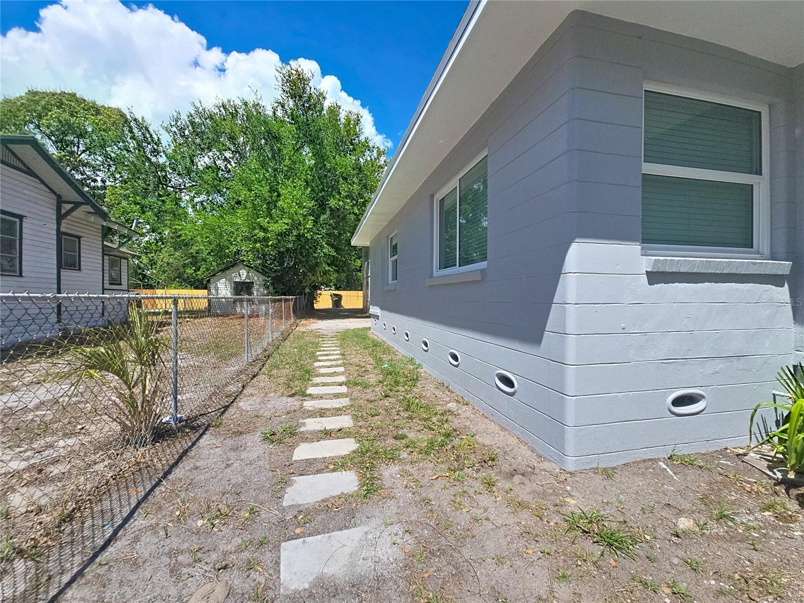Image 5 of 38 For 1035 15th Avenue S