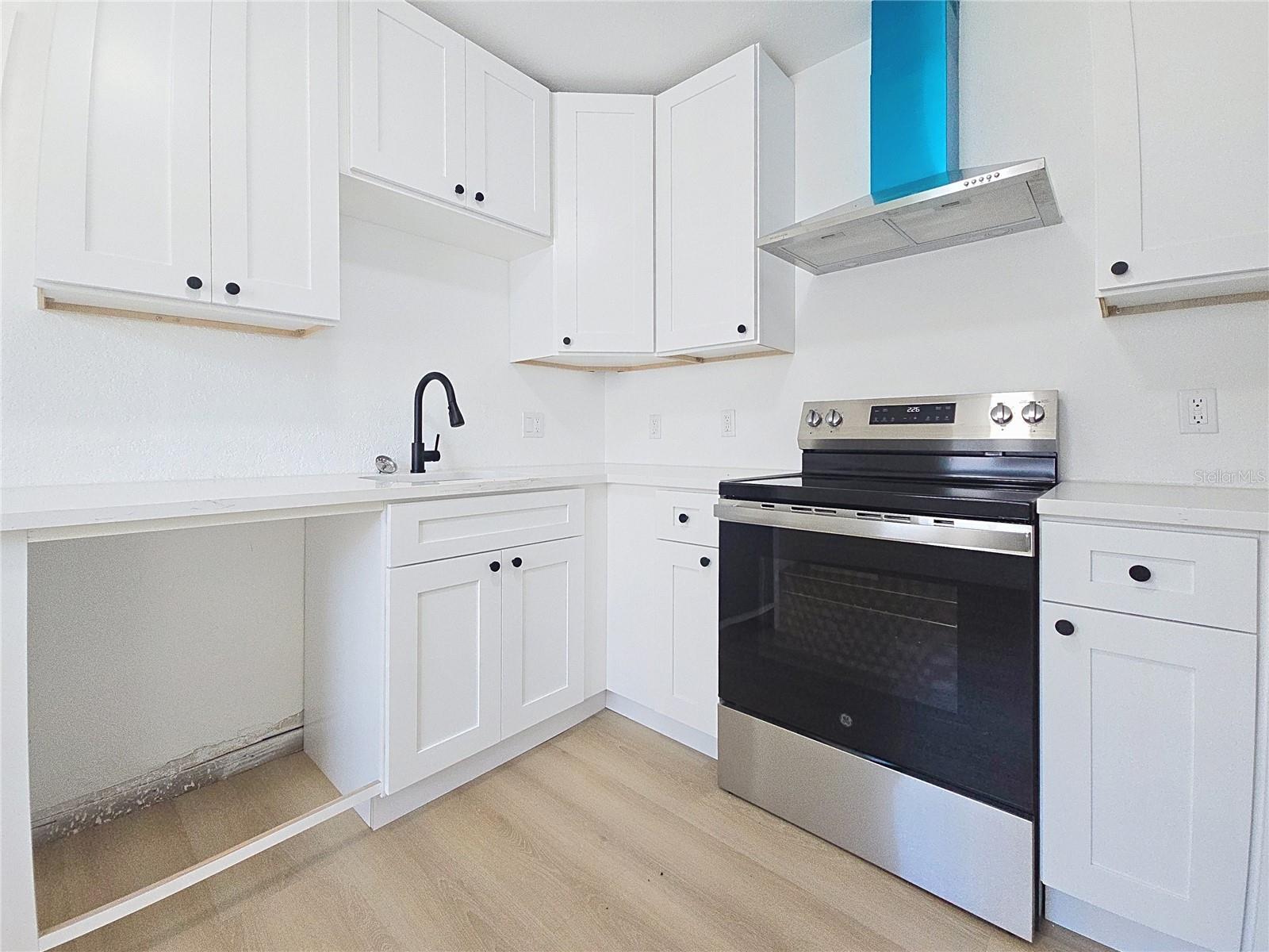 Image 9 of 38 For 1035 15th Avenue S