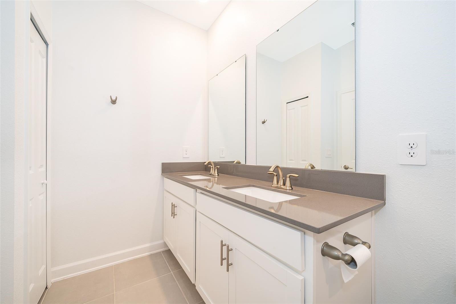 Image 19 of 41 For 4732 Waltham Forest Drive