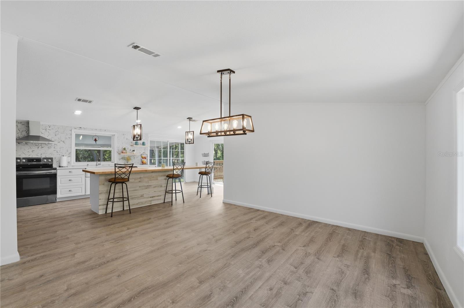 Image 10 of 78 For 3105 Walk In Water Road