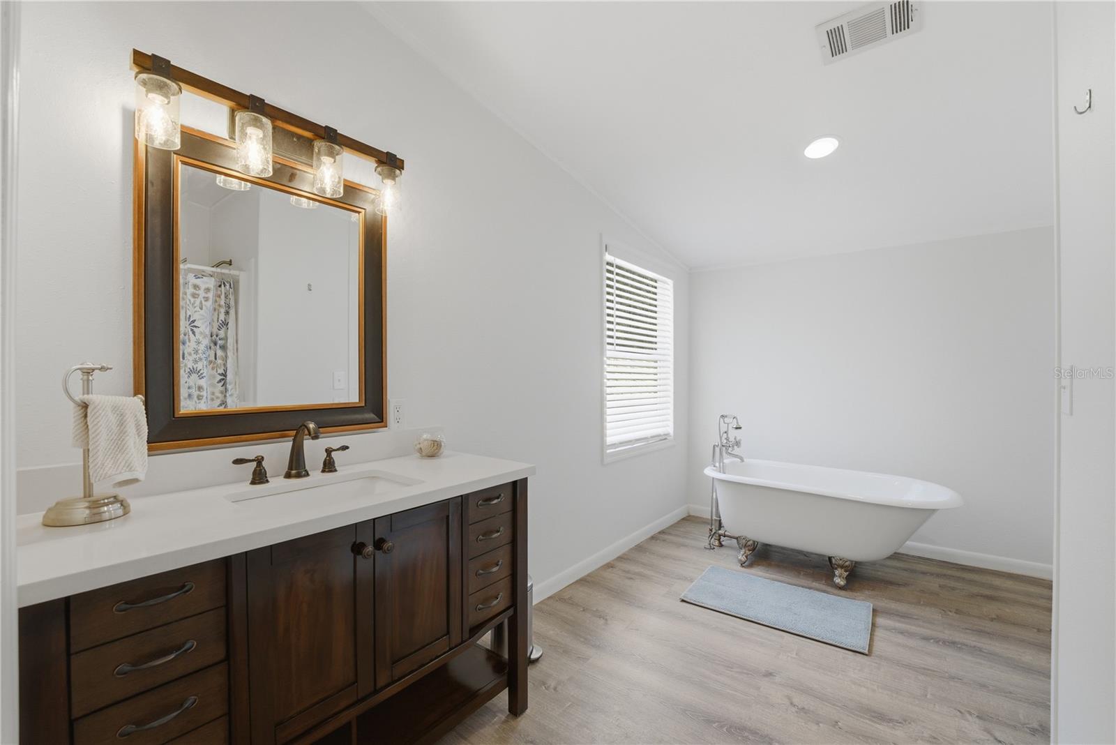 Image 25 of 78 For 3105 Walk In Water Road