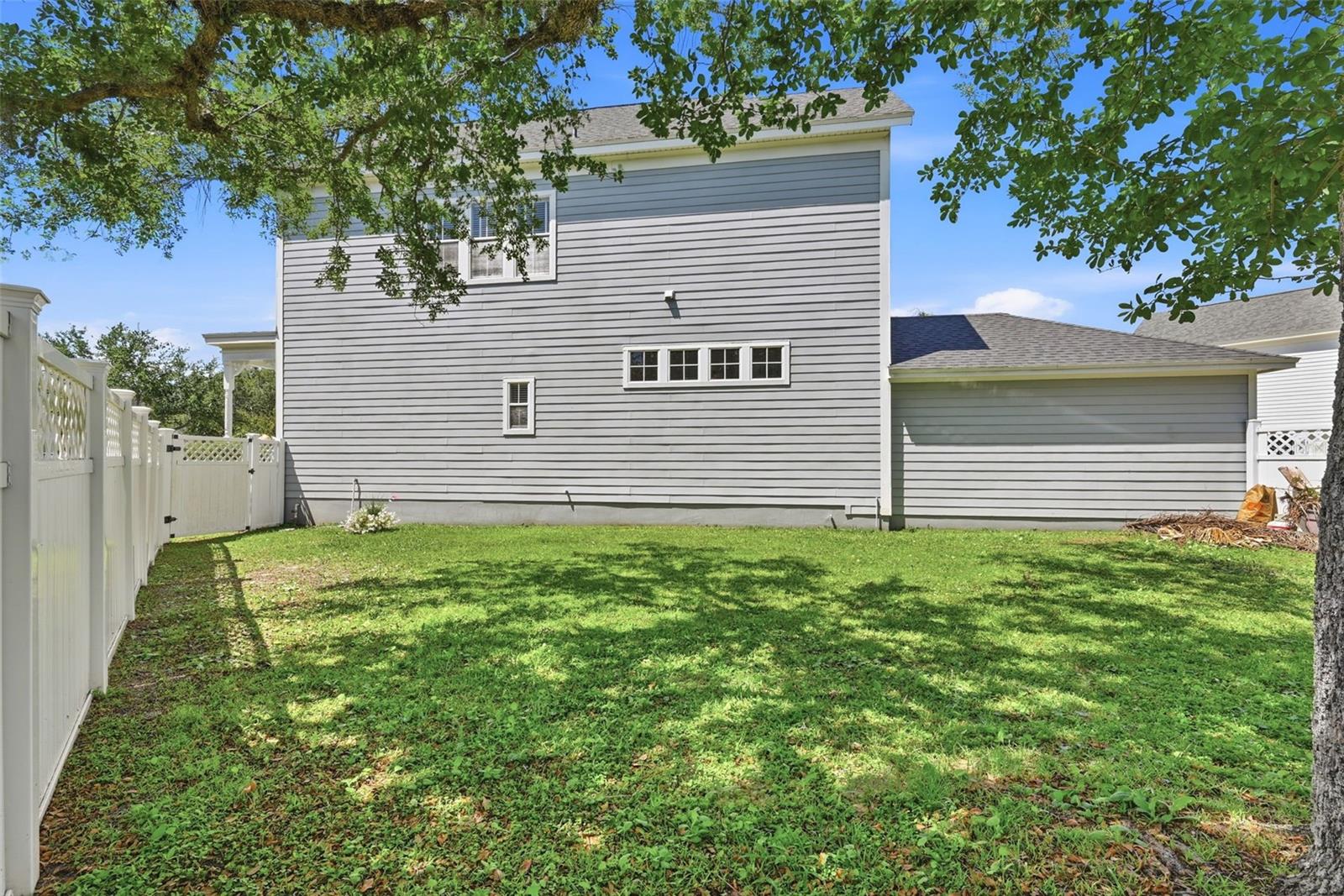 Image 38 of 51 For 103 Grinnell Place