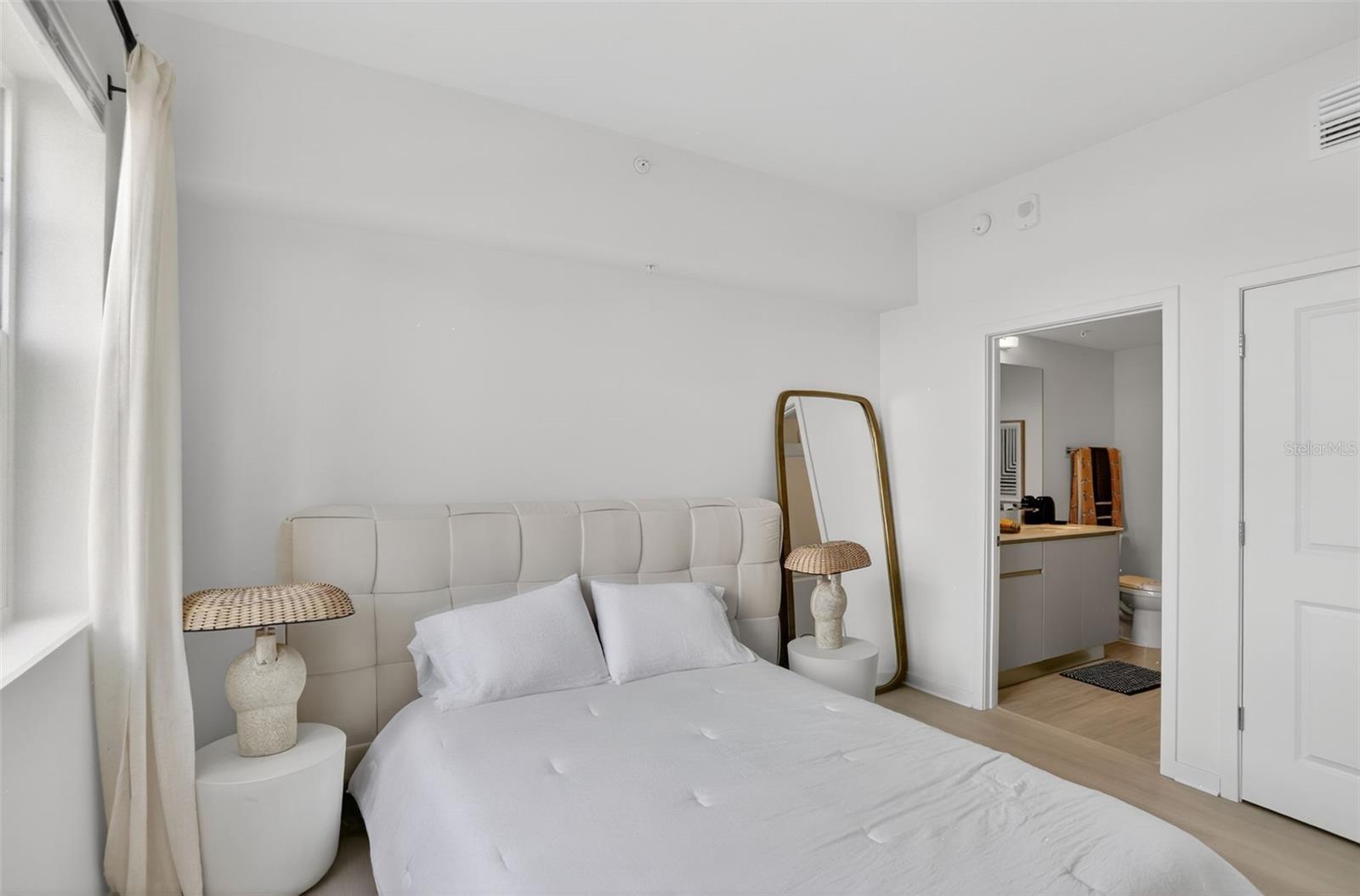 Image 6 of 13 For 5592 Pga Boulevard 213